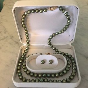 Green pearl necklace, bracelet, earring set